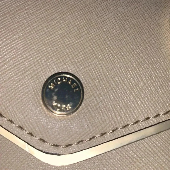 MICHAEL KORS JET SET MULTIFUNCTION POCKET TOTE - Picture 7 of 9